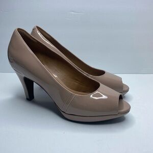 Clarks Elegant Beige Peep-Toe slip on 3 inch Heels SZ 10 M